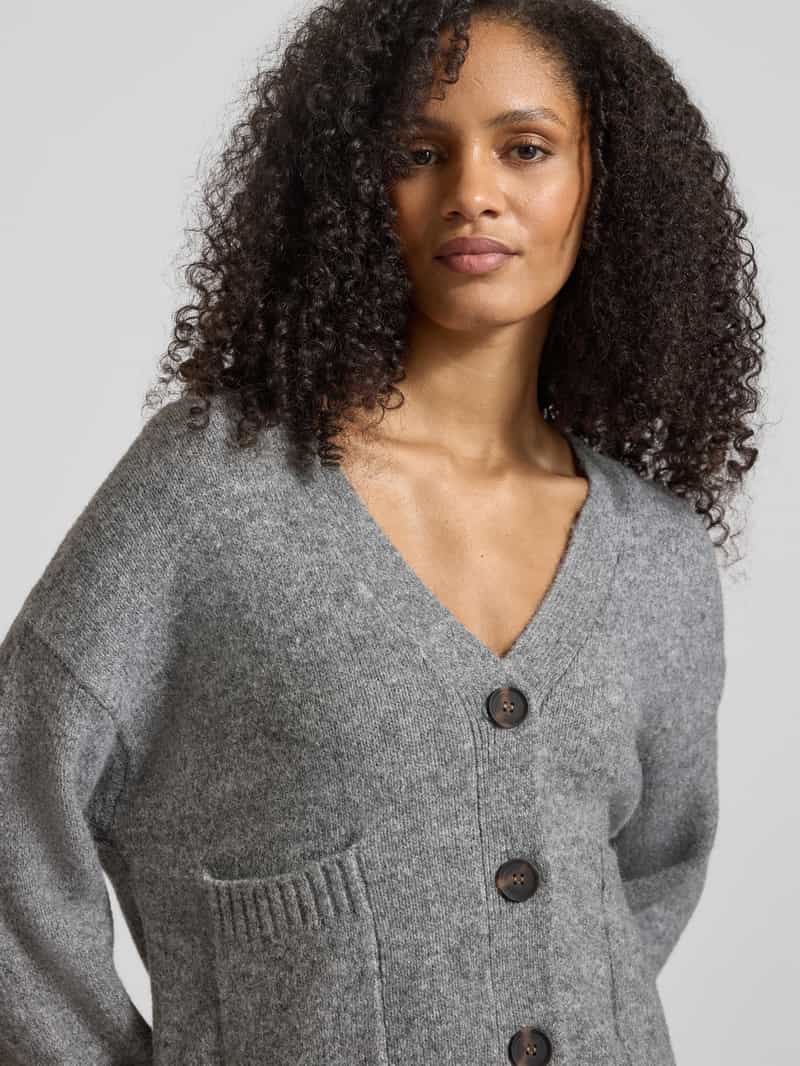 b.Young Oversized gebreid jack met knoopsluiting model 'OTTI'