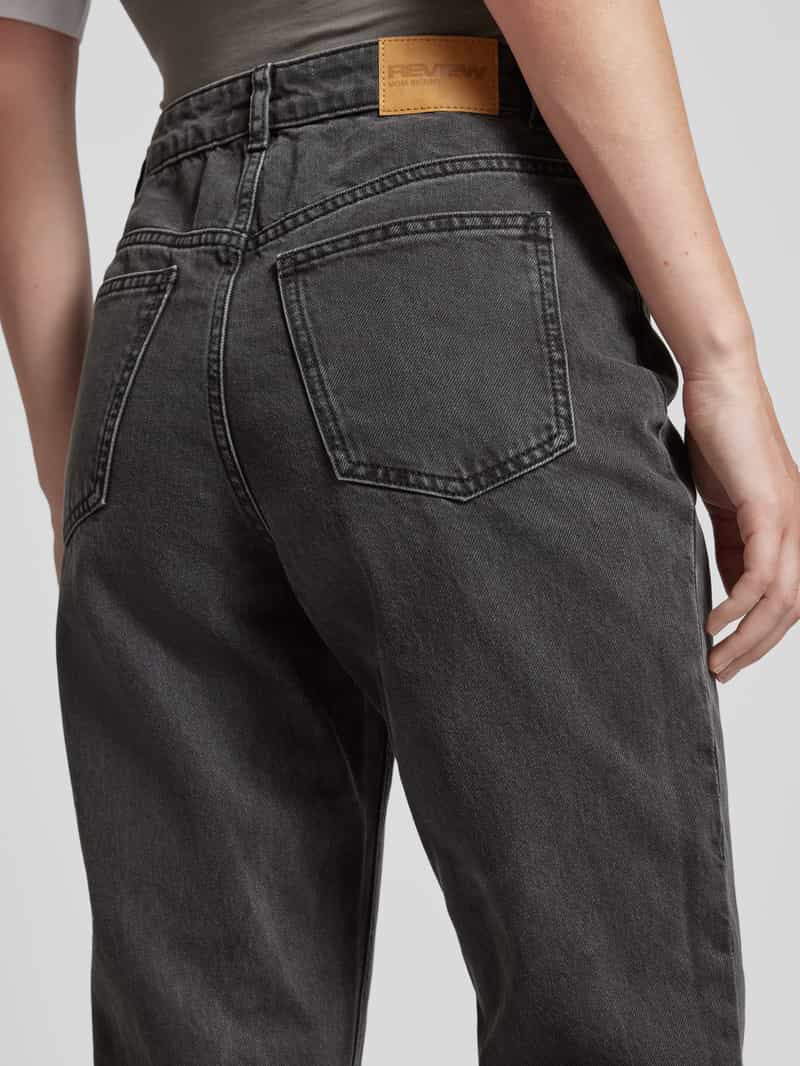 Review Essentials mom jeans