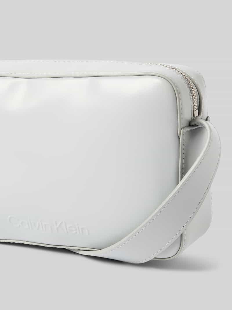 CK Calvin Klein Schoudertas met logodetail en verstelbare schouderband
