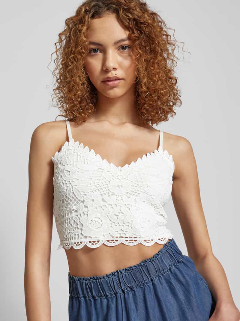 Only Korte top met gehaakt kant model 'HONEY'