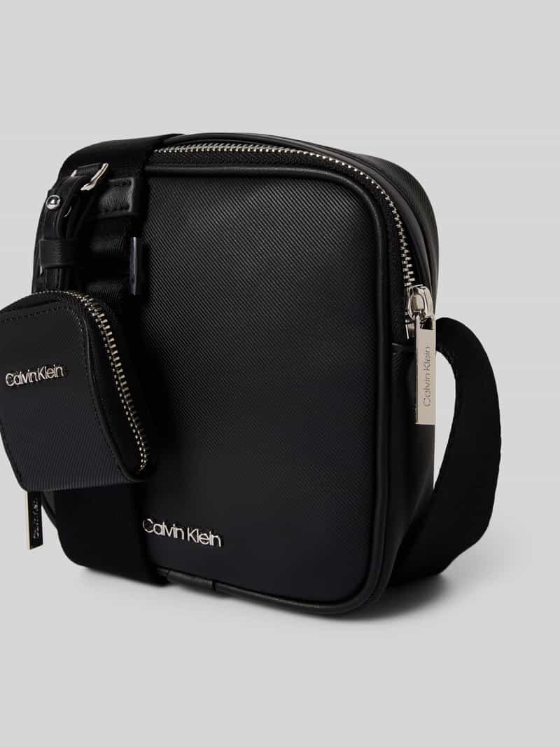 CK Calvin Klein Schoudertas met labeldetail model 'CUBE'