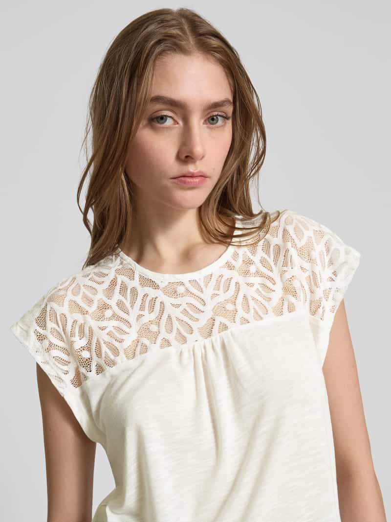 Only Regular fit top met kanten detail model 'SINDY'