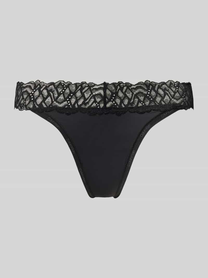String met kantgarnering