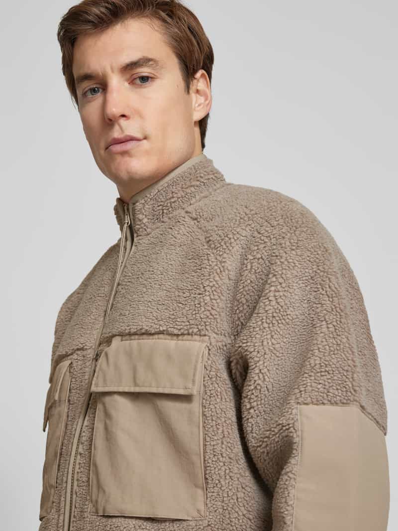 Peak Performance Jack met teddybont en opgestikte klepzakken