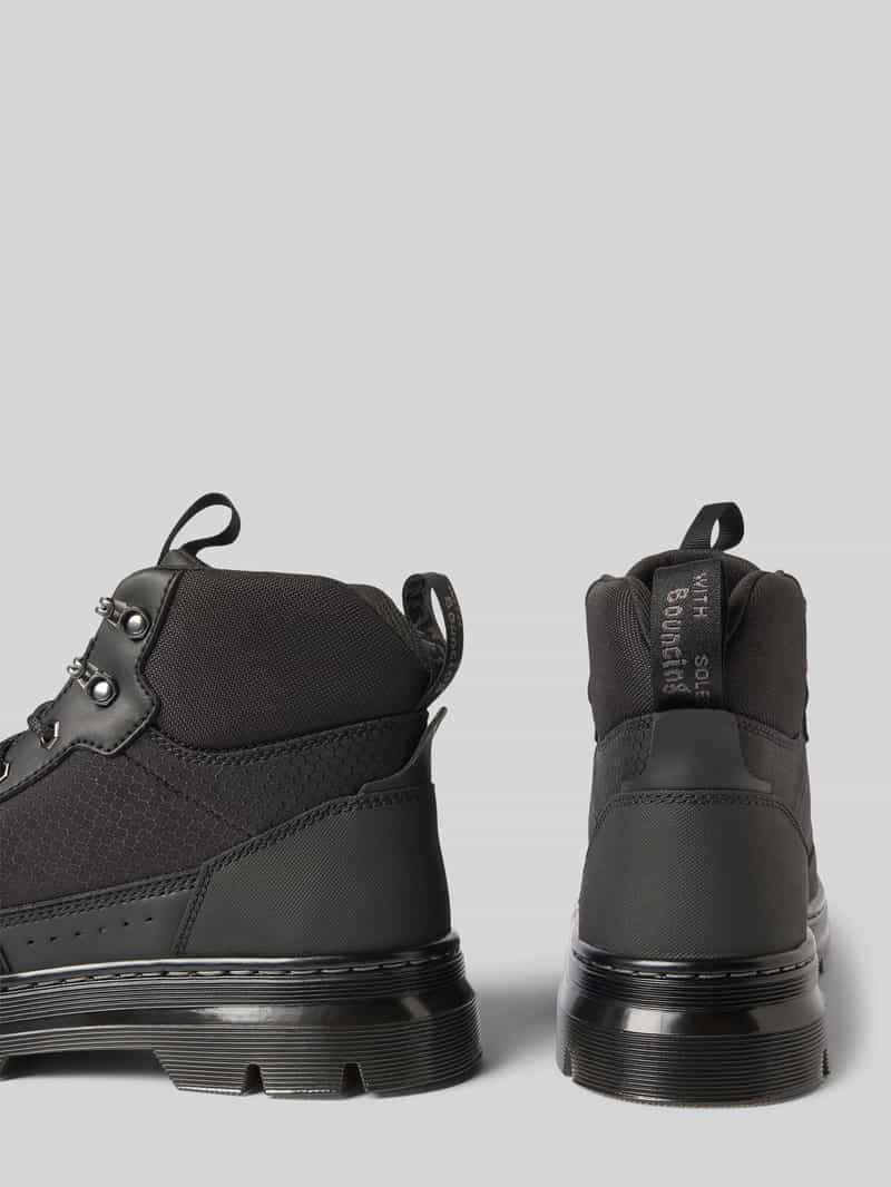 Dr. Martens Boots van een mix van leer en textiel met profielzool