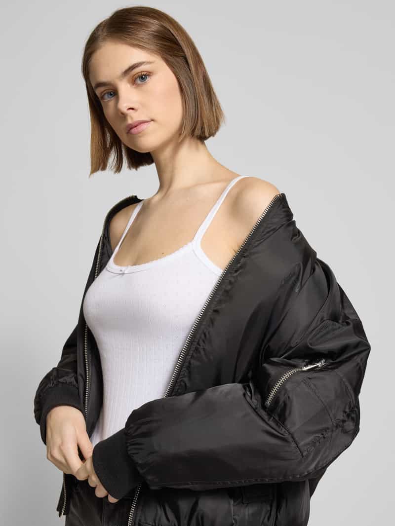 Review Top met strikdetail