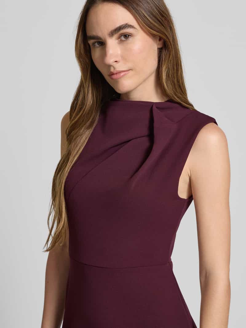 RINASCIMENTO Cocktailjurk met opstaande kraag in mouwloos design