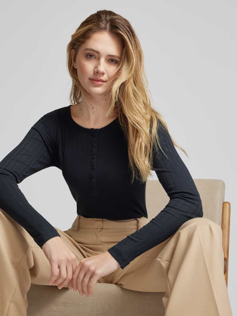Marc O'Polo Slim fit shirt met lange mouwen van een gestructureerde mix van katoen en modal met henley-kraag