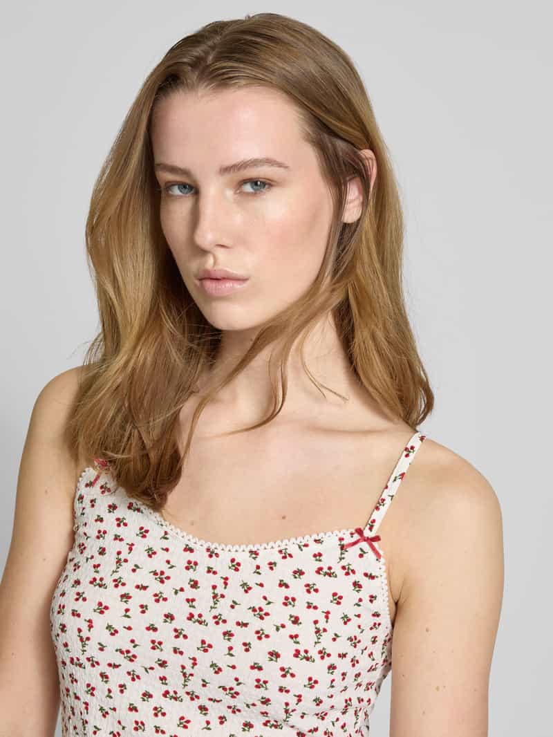 Noisy May Top met sierstrikken model 'STELLA'