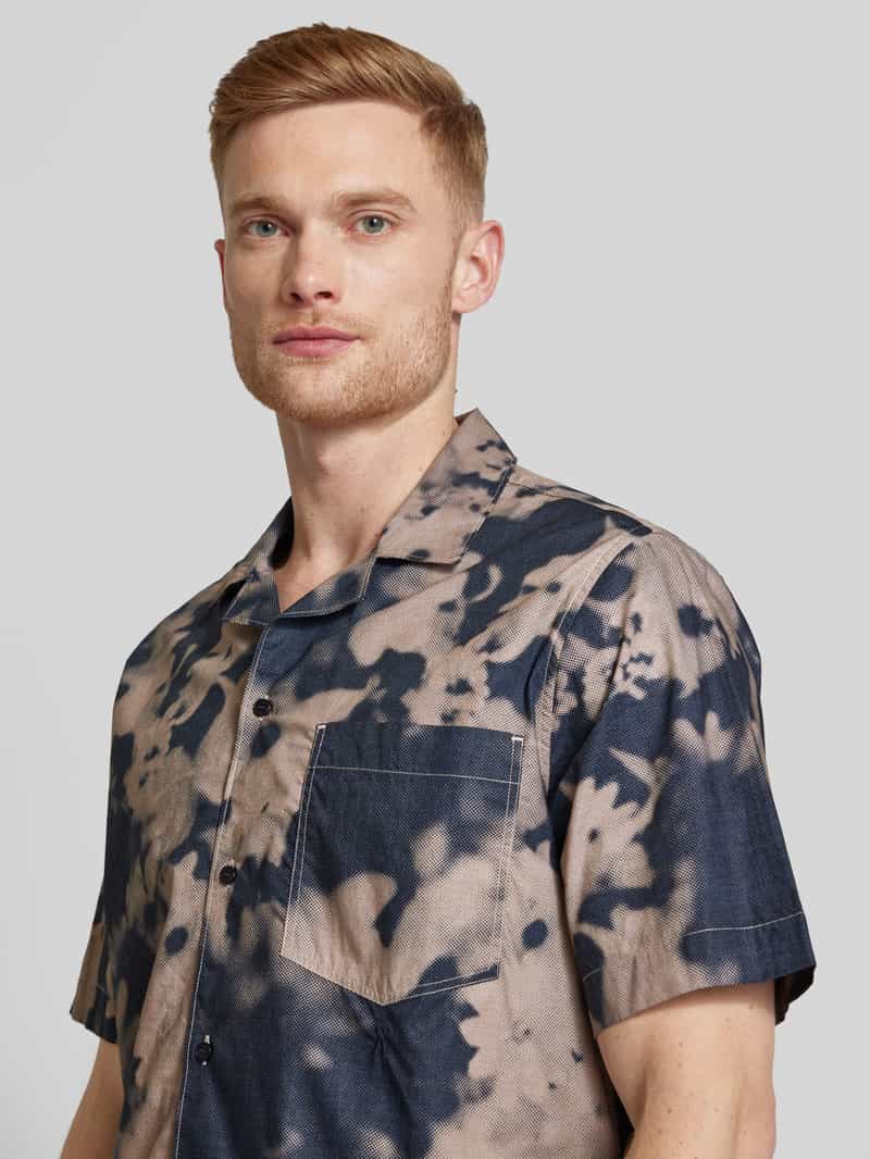 ARMEDANGELS Vrijetijdsoverhemd in batiklook model 'LOVAAR BLOMMAA'