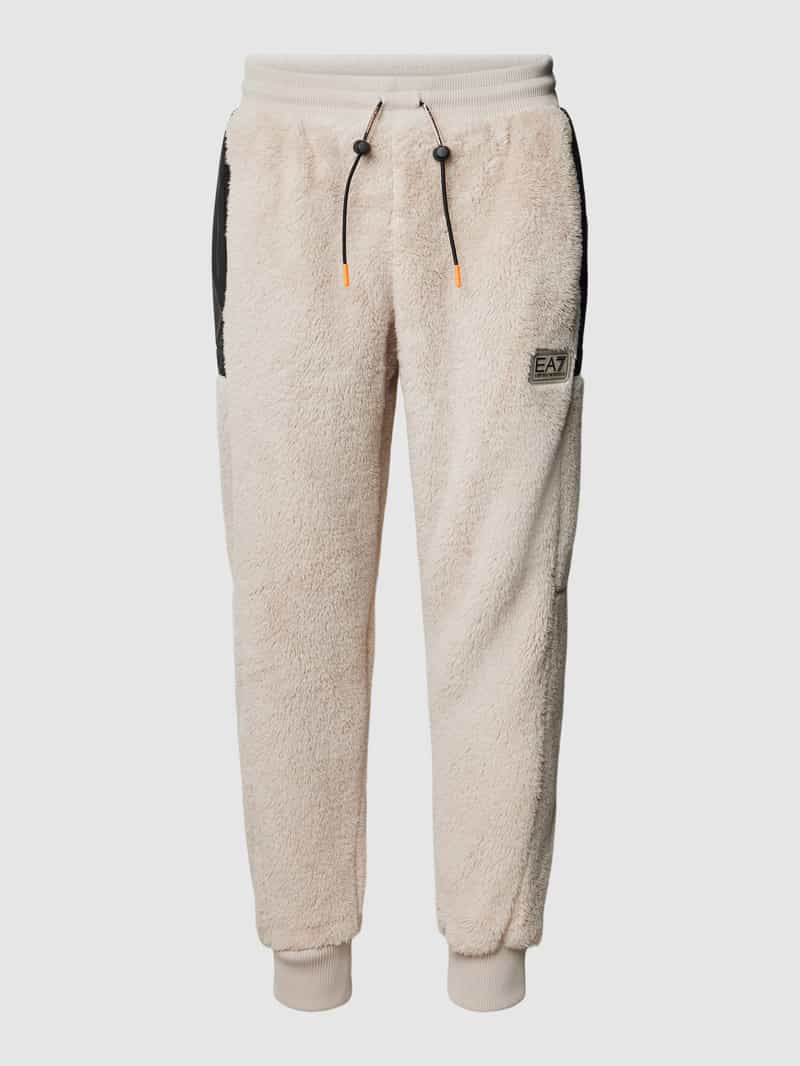 EA7 Emporio Armani Sweatpants met teddybont