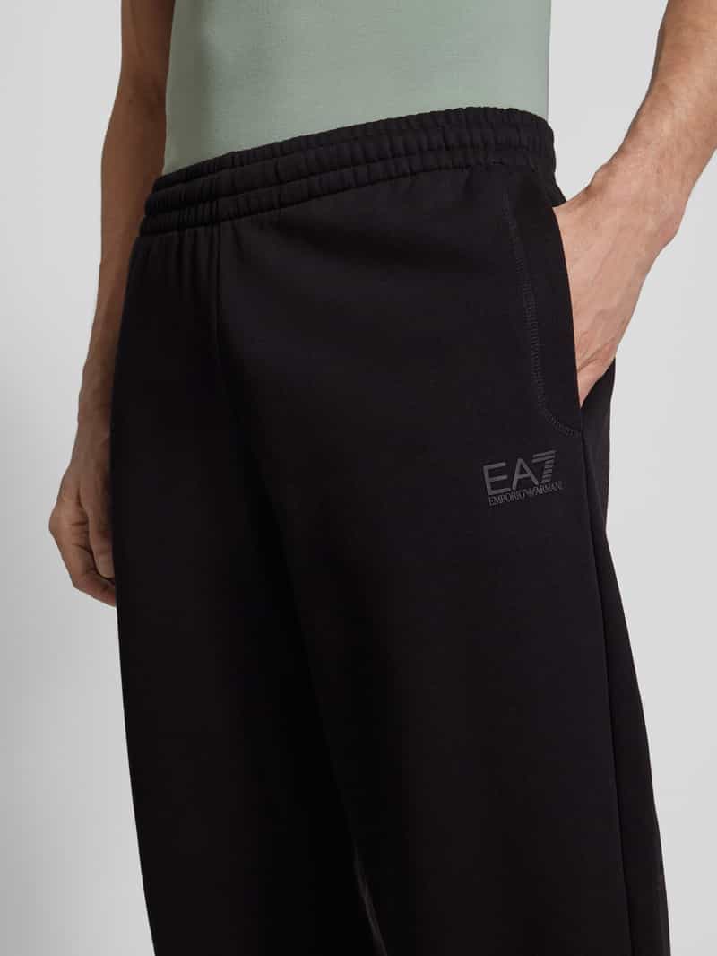 EA7 Emporio Armani Relaxed fit sweatpants met labelprint model 'TRAIN VISIBILITY'