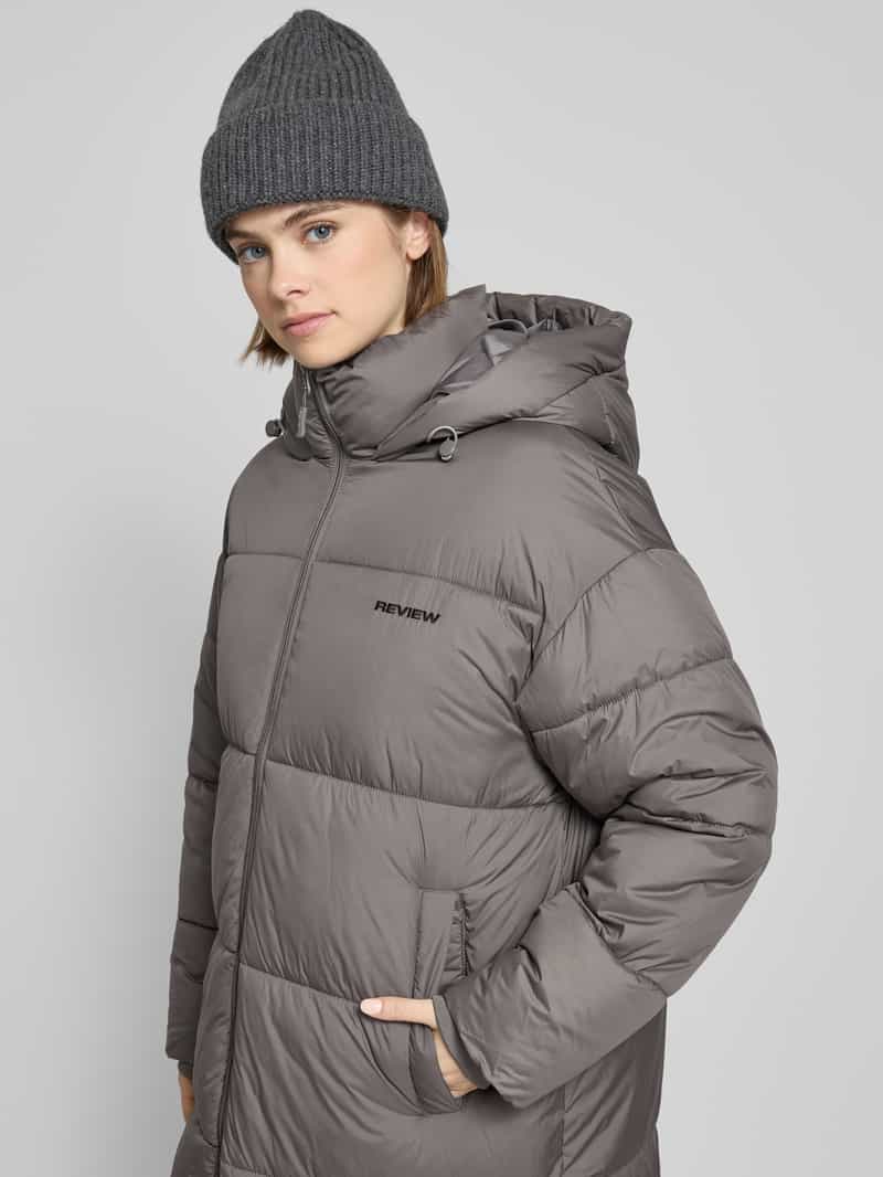 Review Gewatteerde lange jas met labelstitching