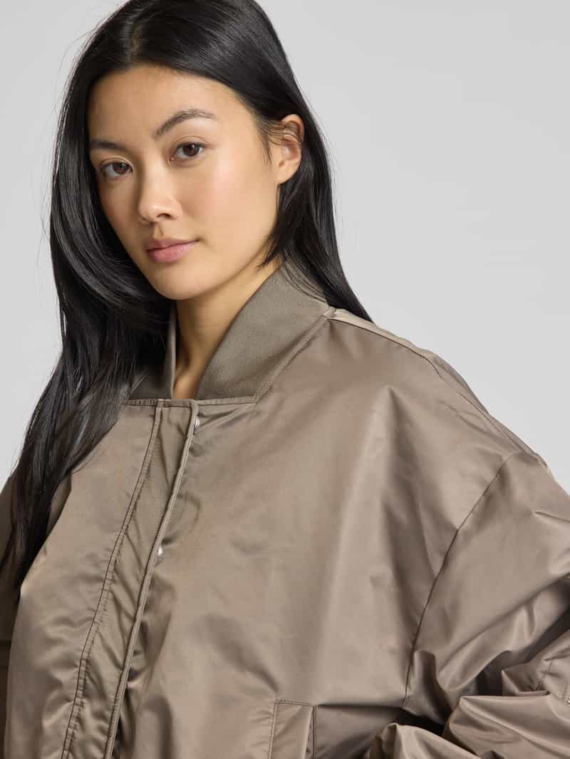 My Essential Wardrobe Bomberjack met strookzakken model 'Helga'