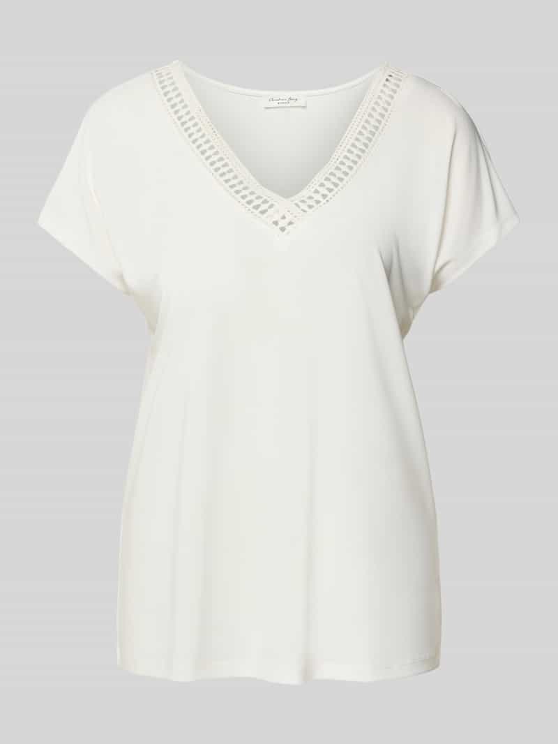 Christian Berg Woman T-shirt van een modalmix met V-hals