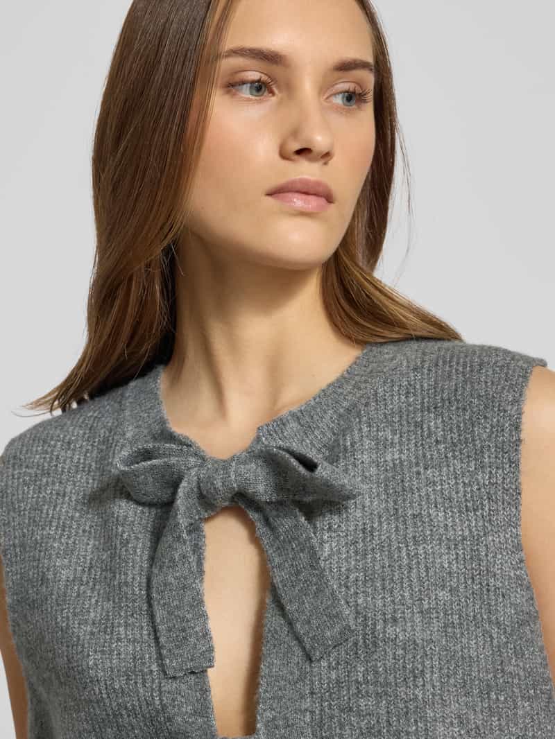 Pieces Regular fit mouwloos vest met striksluiting model 'SILLY'