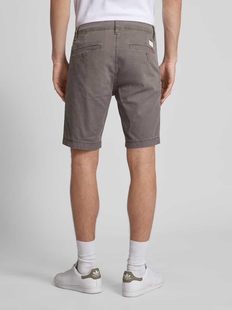 Korte standard fit chino met steekzakken Levi's®