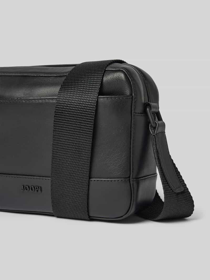 JOOP! Collection Schoudertas met logodetail model 'Manciano pino'