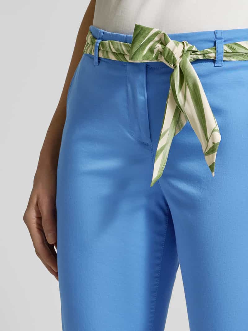 Christian Berg Woman Slim fit chino met strikceintuur