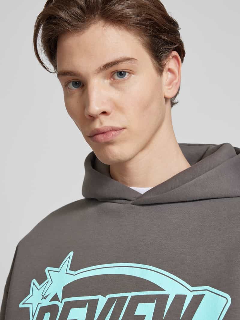 REVIEW Hoodie met labelprint