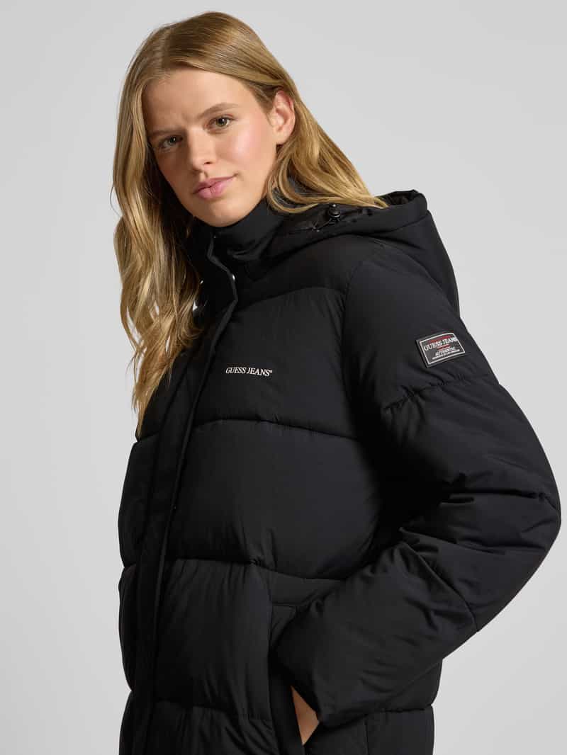 Guess Jeans Gewatteerde lange jas met capuchon en logo