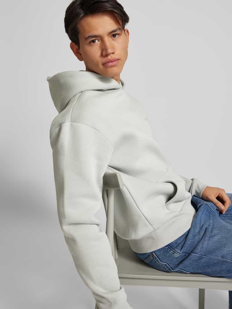 REVIEW Hoodie met labelprint