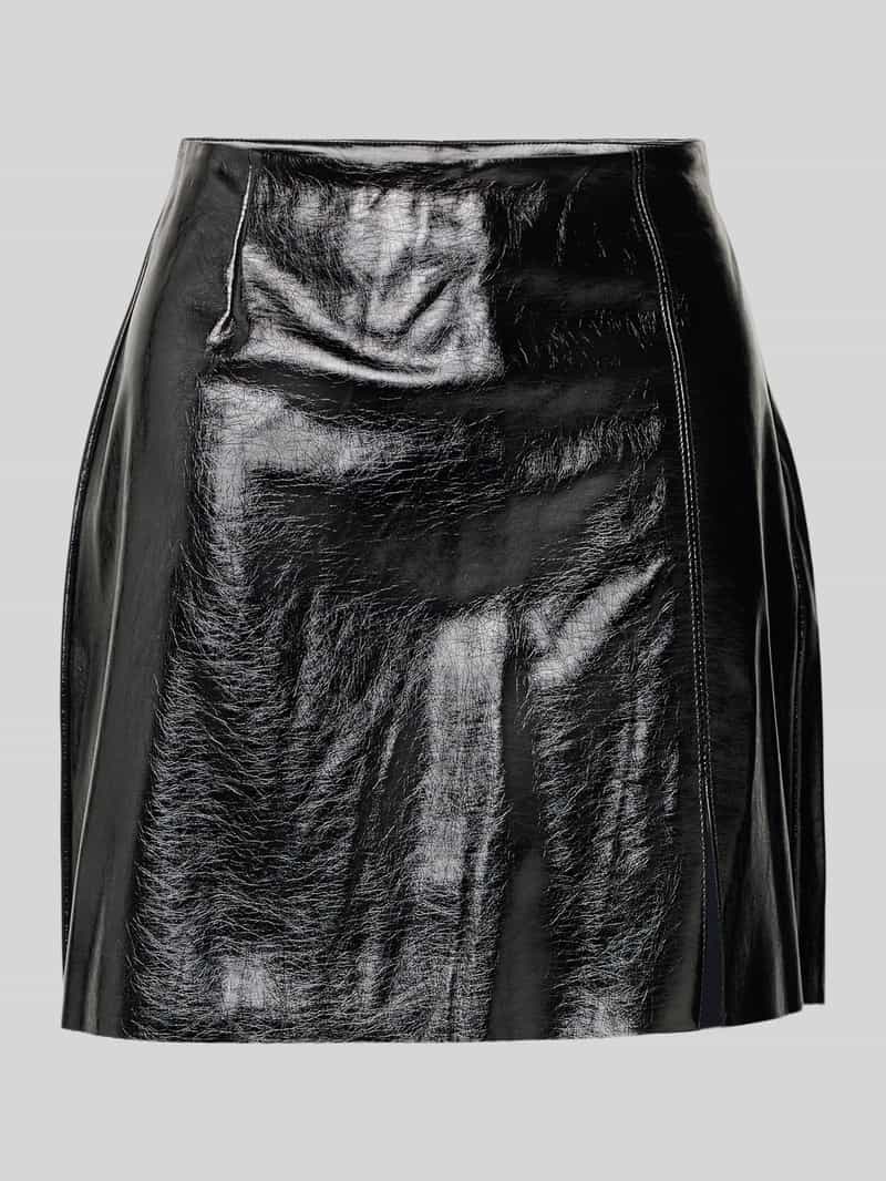 Vero Moda Minirok in lakleerlook model 'NELLY'