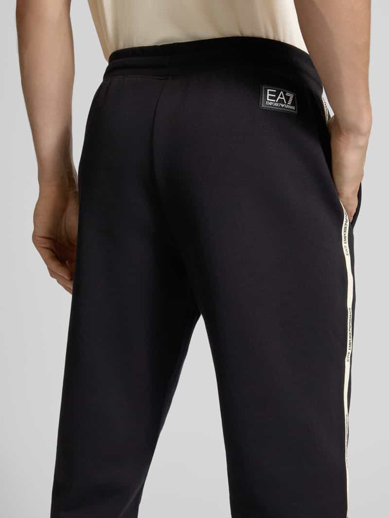 EA7 Emporio Armani Regular fit sweatpants met tunnelkoord model 'Train'