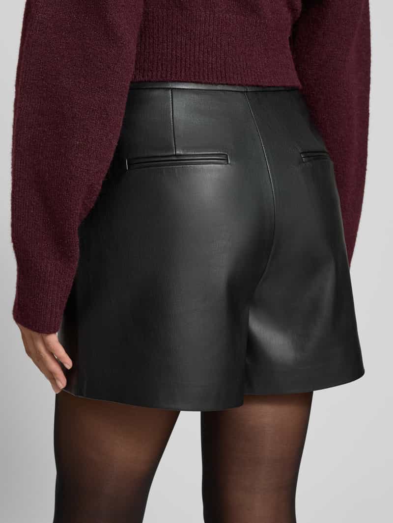 Rich & Royal Korte broek in leerlook met achterzakken