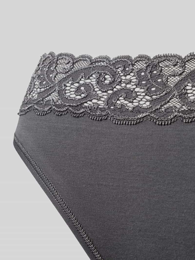 Hanro Slip met Frans kant model 'MOMENTS'