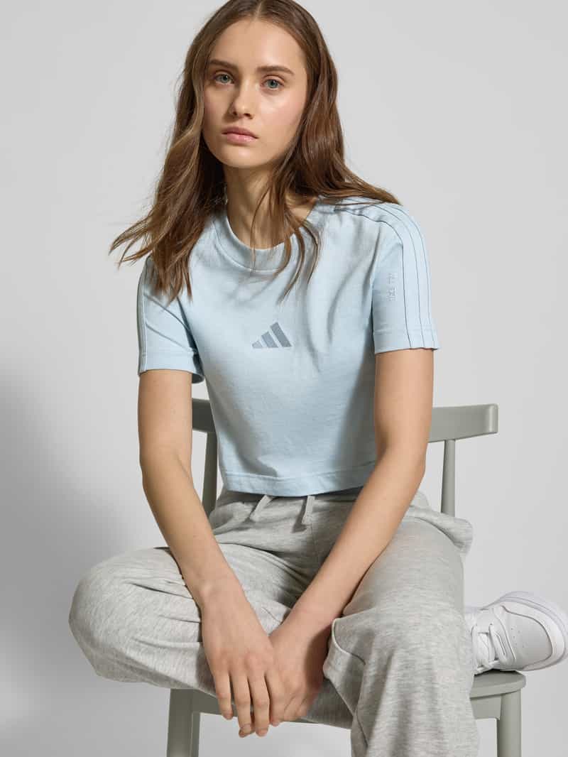 ADIDAS SPORTSWEAR Kort T-shirt met labelstitching