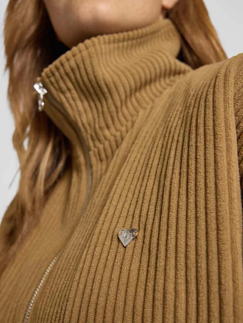 Review Regular fit jack in ribcordlook met logo-applicatie