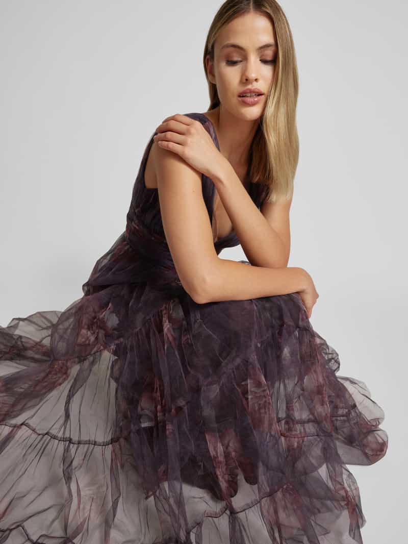 Lace & Beads Avondjurk in laagjeslook met tailleband