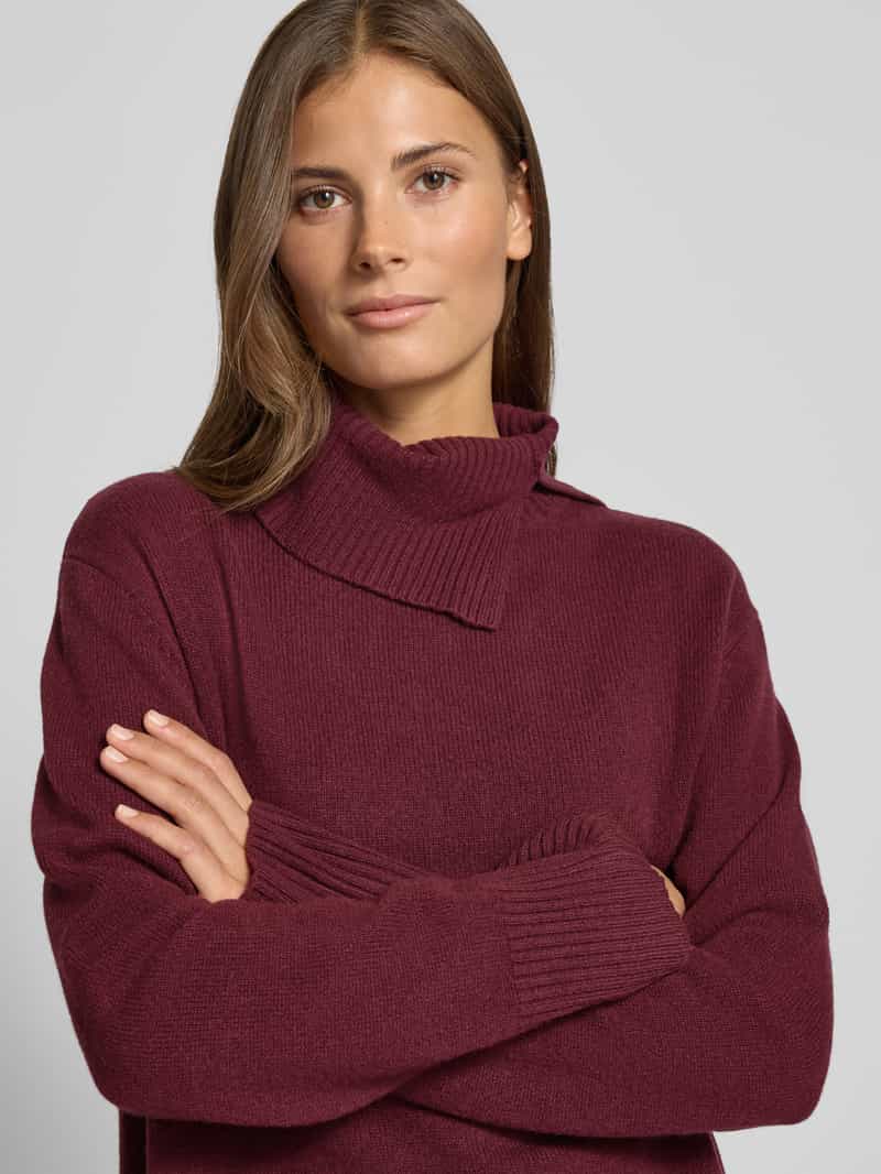 Christian Berg Woman Gebreide pullover van lanawol met col en zijsplitten