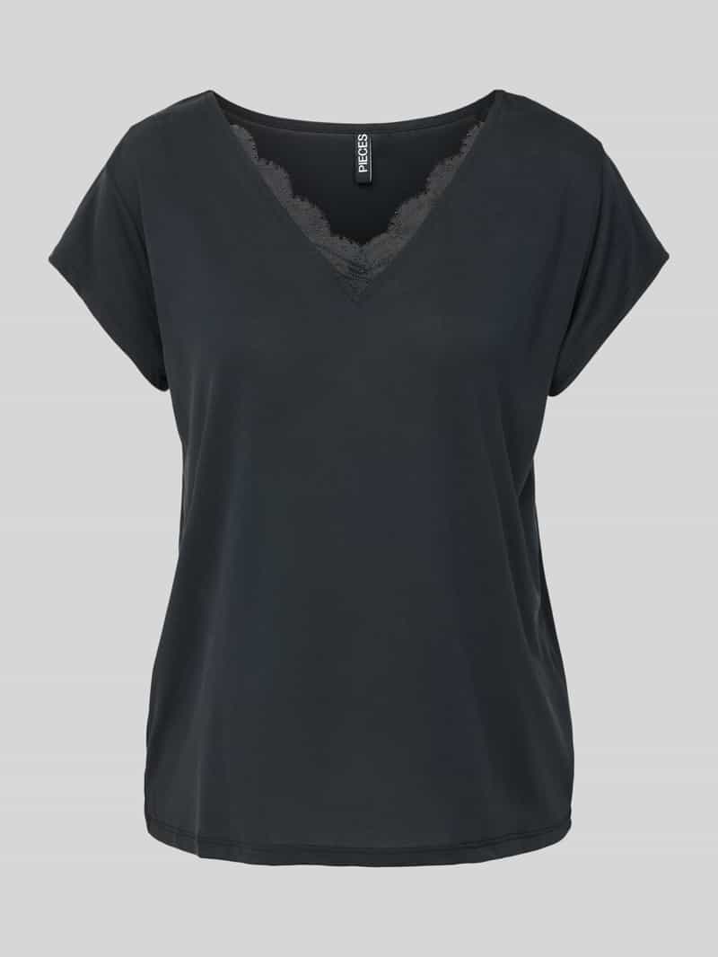 Pieces Regular fit T-shirt met V-hals model 'KAMALA'