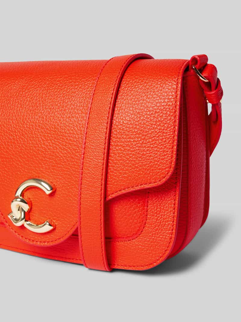 Coccinelle Crossbodytas van leer met labeldetail