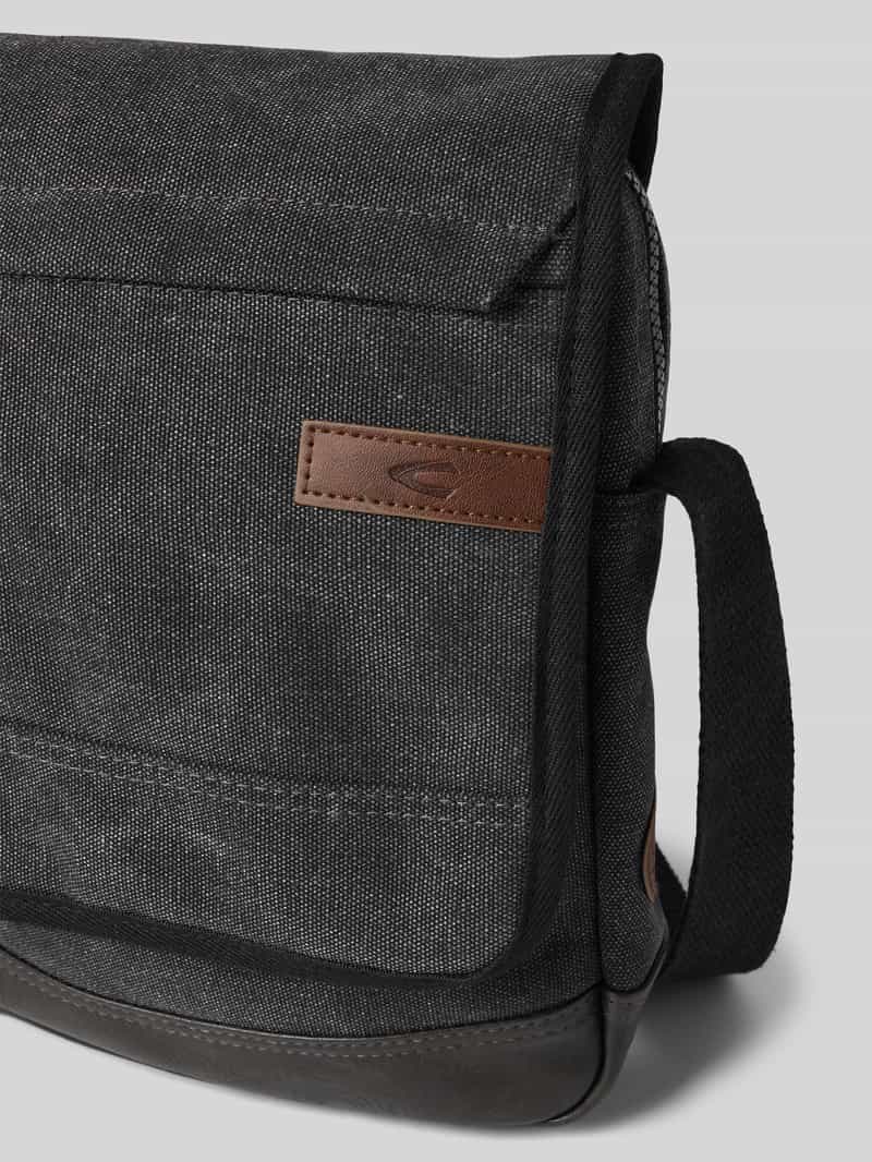 camel active Schoudertas met labelpatch model 'AIR FLAP'