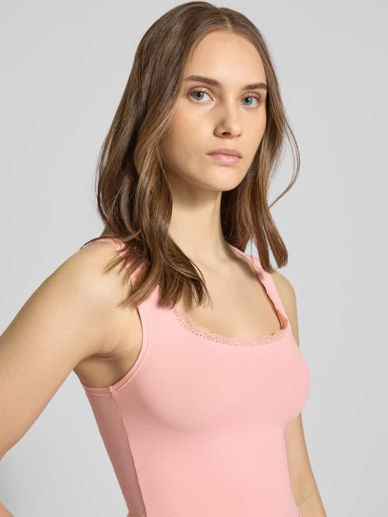 Review Tanktop met U-hals