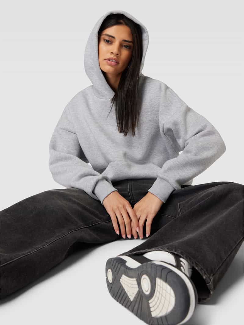 Review Hoodie met labelstitching