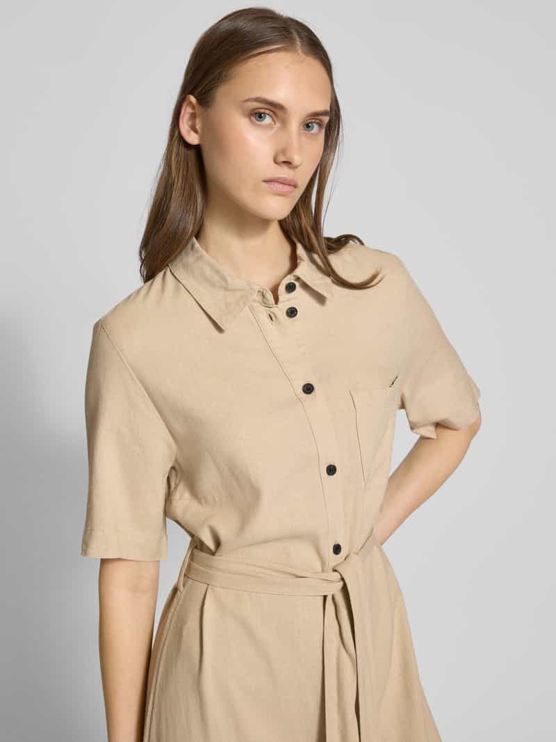 Only Getailleerde overhemdjurk van een mix van viscose en linnen model 'CARO'
