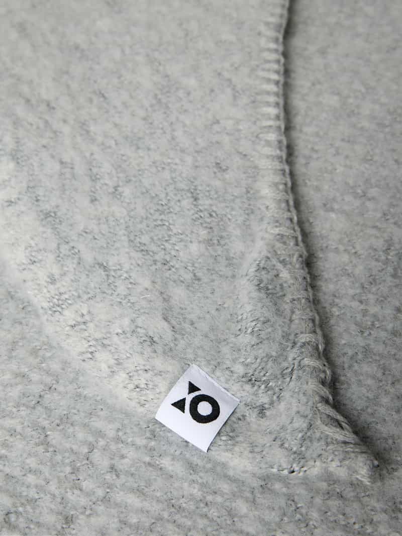 Opus Sjaal met logopatch in gebreide look model 'Amadsi'