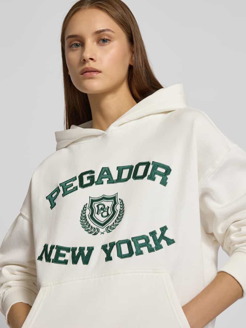 Pegador Oversized hoodie met logostitching model 'Frieda'