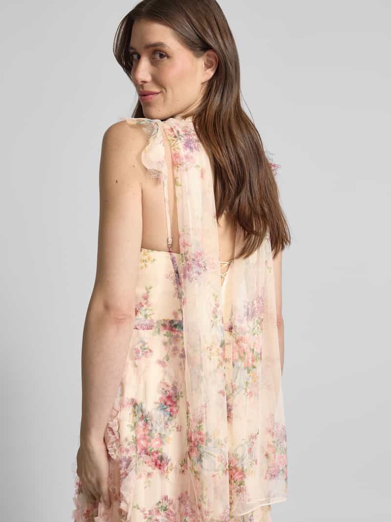 Unique Avondjurk met corsage