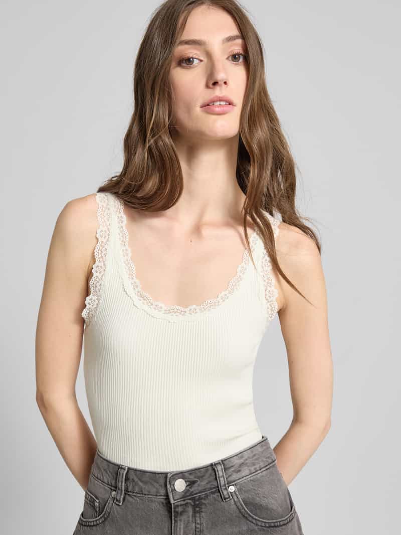 Only Regular fit tanktop met volants bij de zoom model 'SRA'