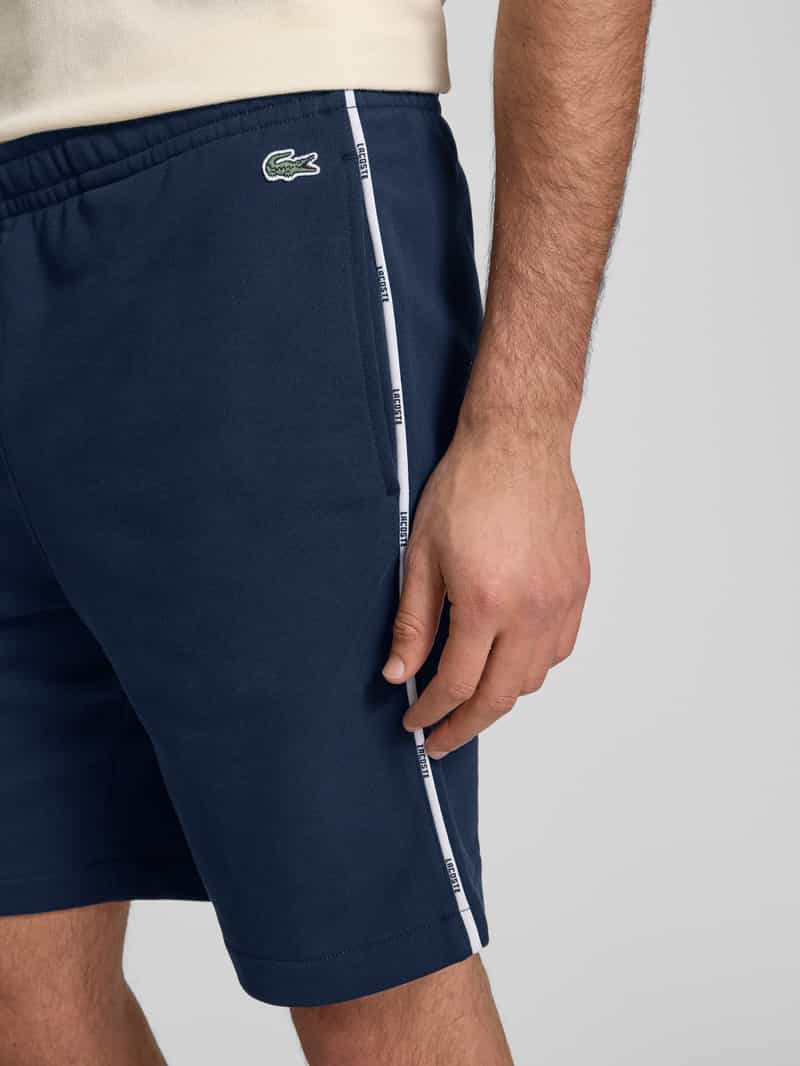 Lacoste Regular fit sweatshorts met galonstrepen