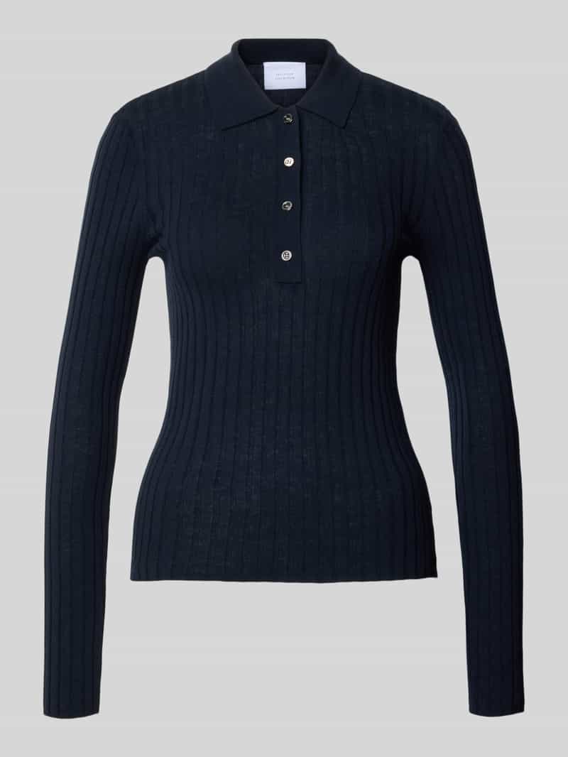 Style Icon Collection Henley-shirt van wol curated by Viky Rader