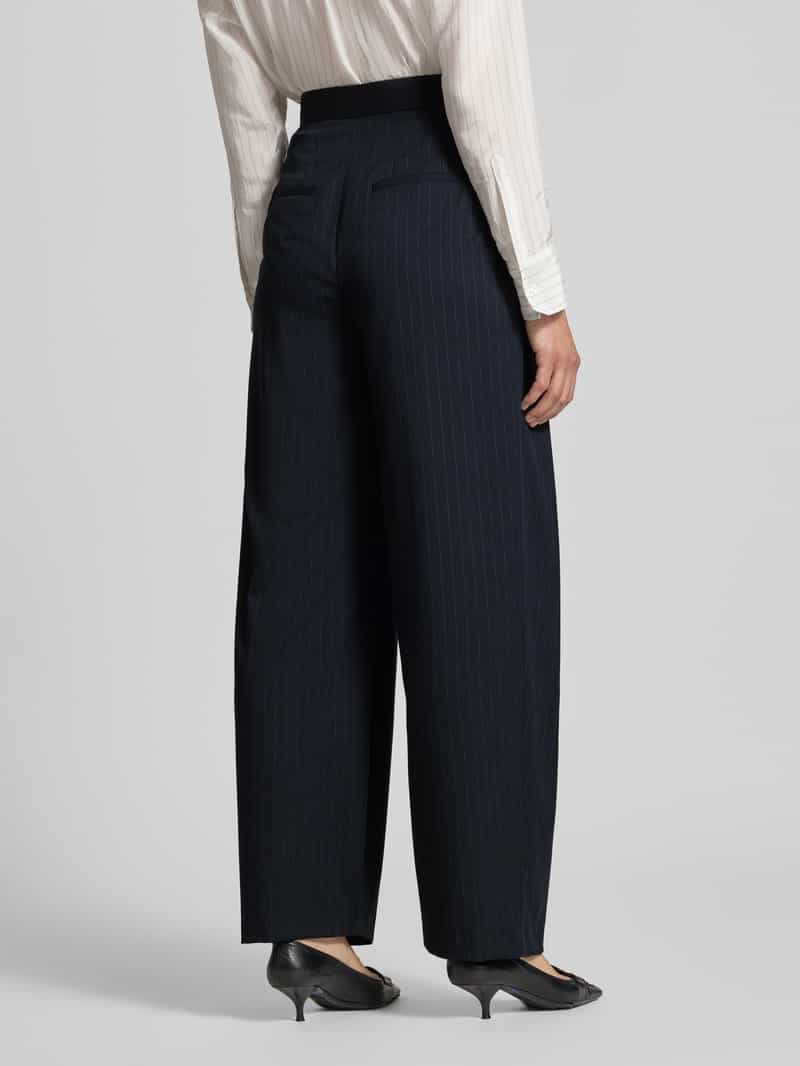 Style Icon Collection Vloeiende broek met wide leg broek curated by Viky Rader
