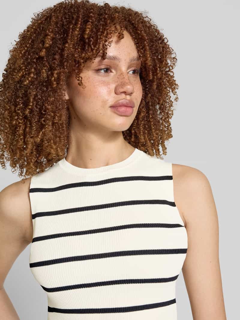 Only Slim fit korte top van viscosemix