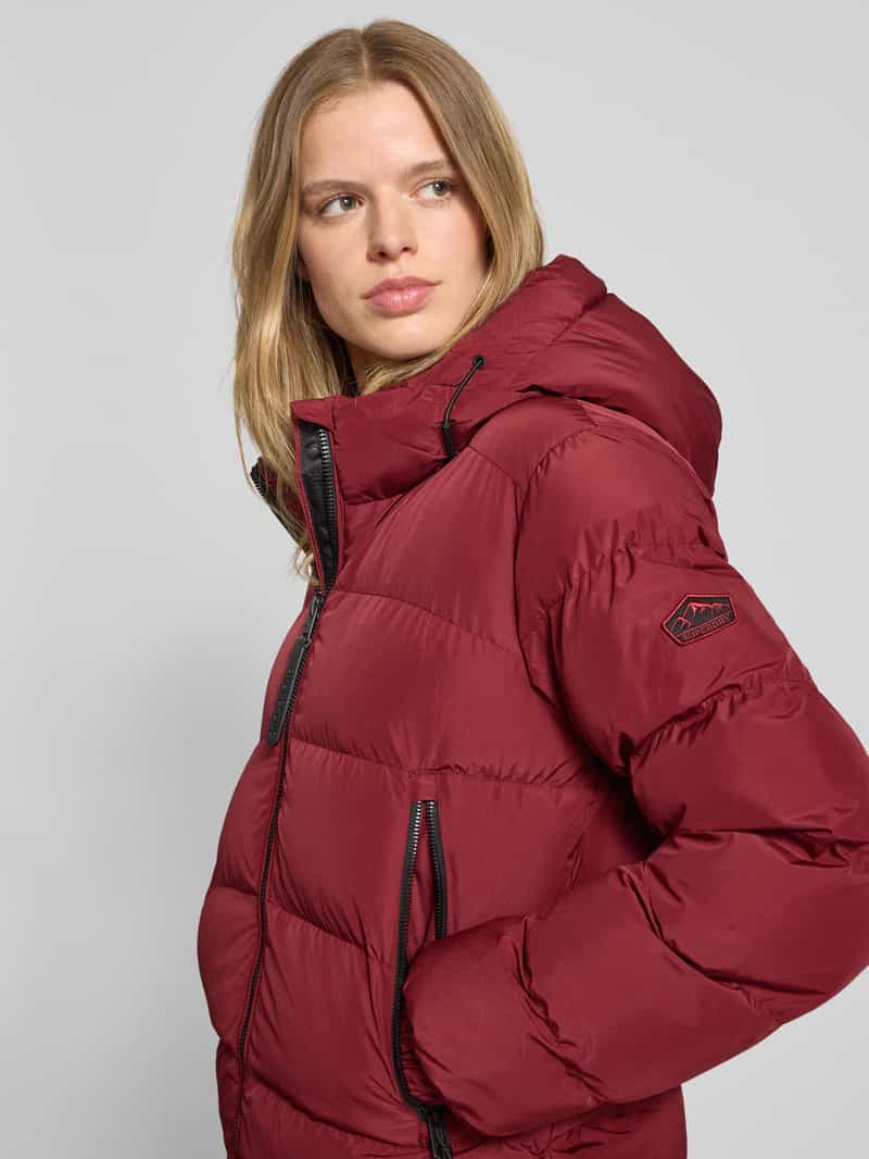 Superdry Regular fit gewatteerd jack met reliëflogo model 'Sports'