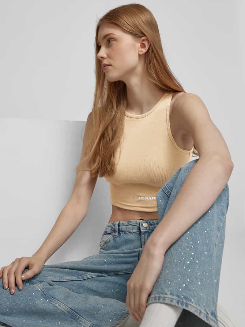 Pegador Korte top in riblook model 'AYLA'